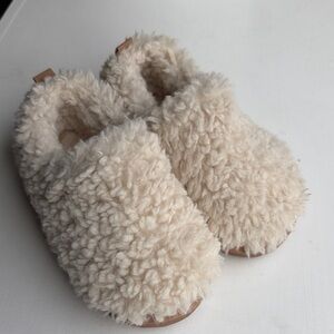 Super fuzzy toddler slippers (size 10 toddler)